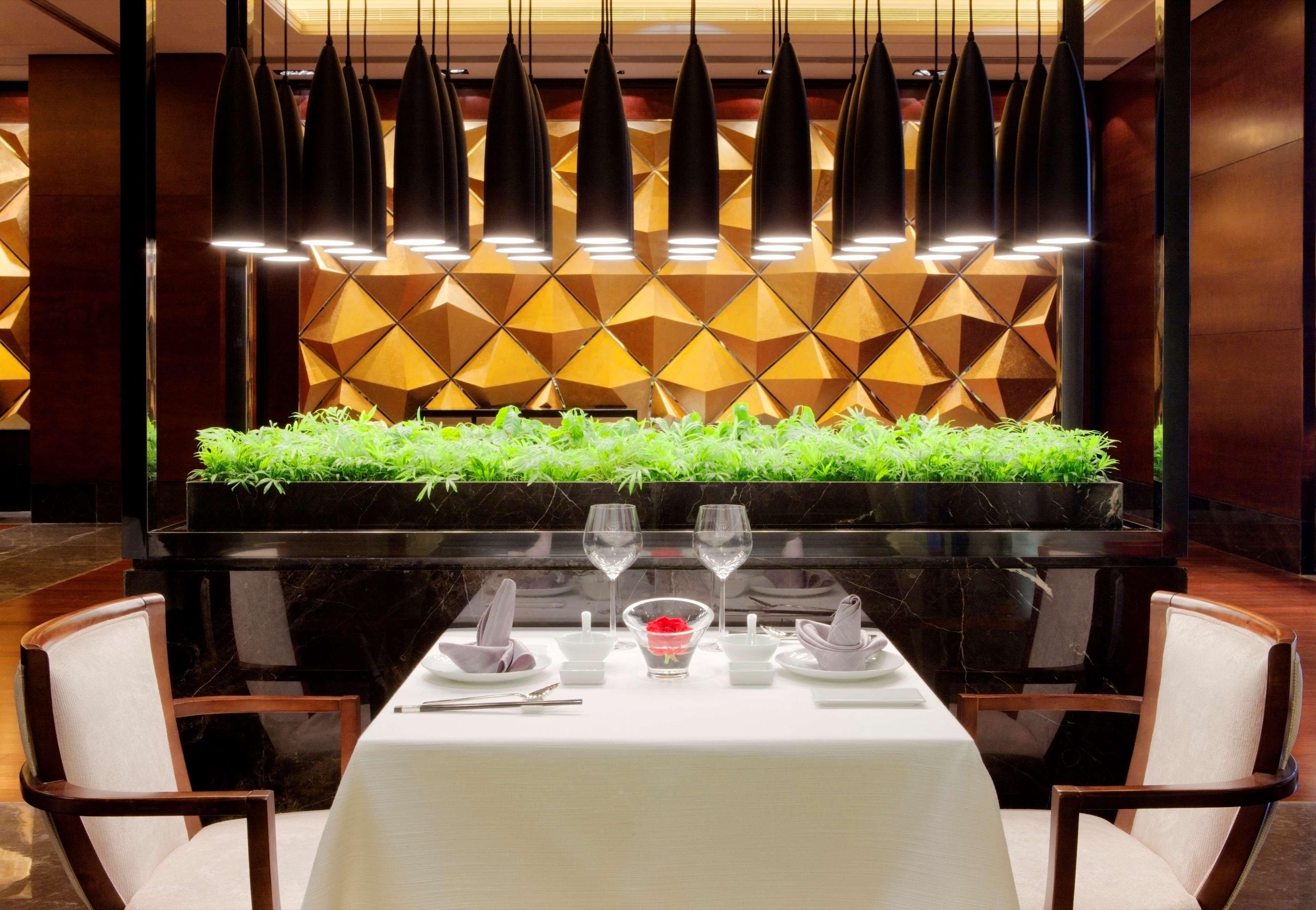 Radisson Blu Plaza Chongqing - Free 2 Bottle Of Local Beer Per Room During Stay Exterior foto
