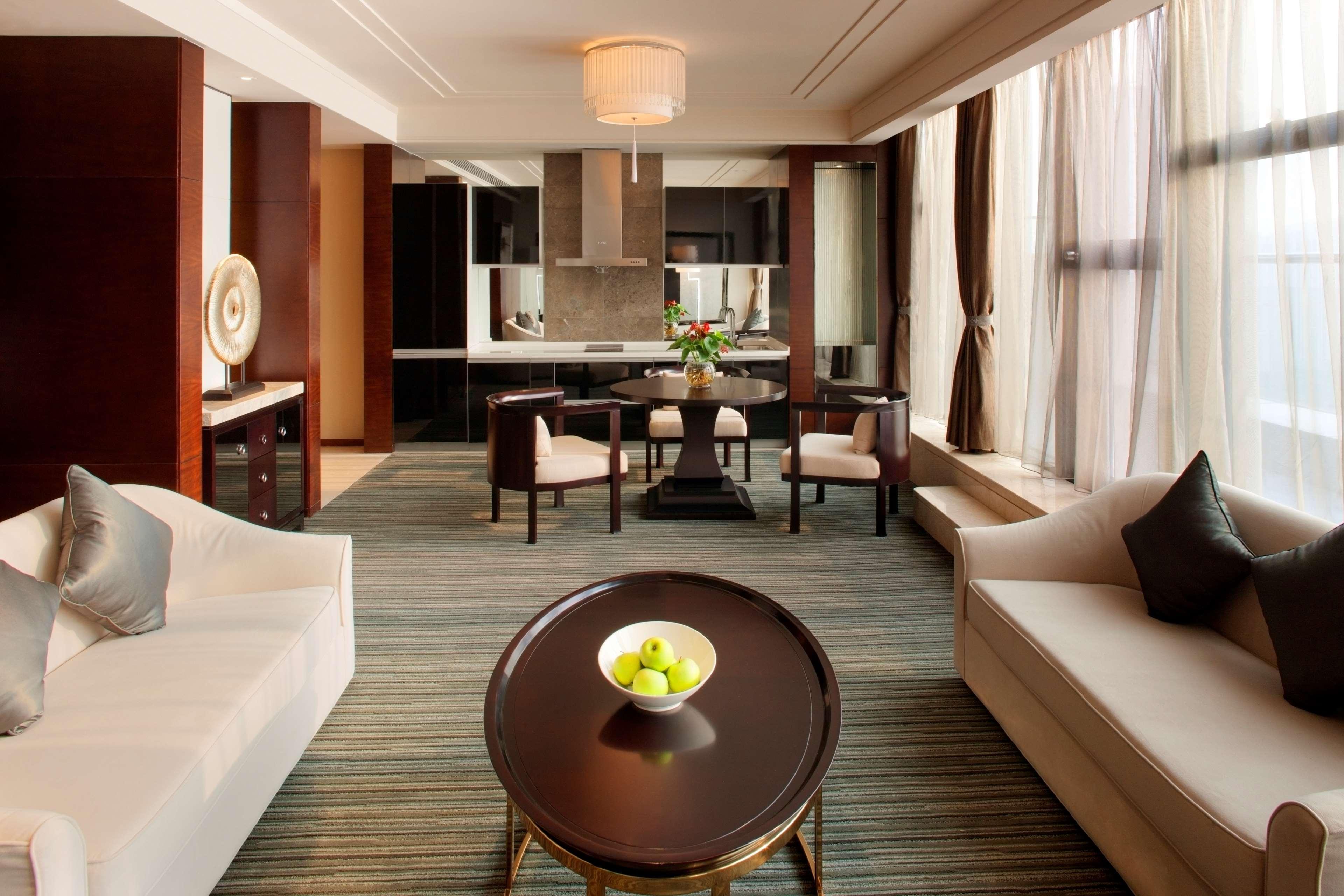 Radisson Blu Plaza Chongqing - Free 2 Bottle Of Local Beer Per Room During Stay Exterior foto