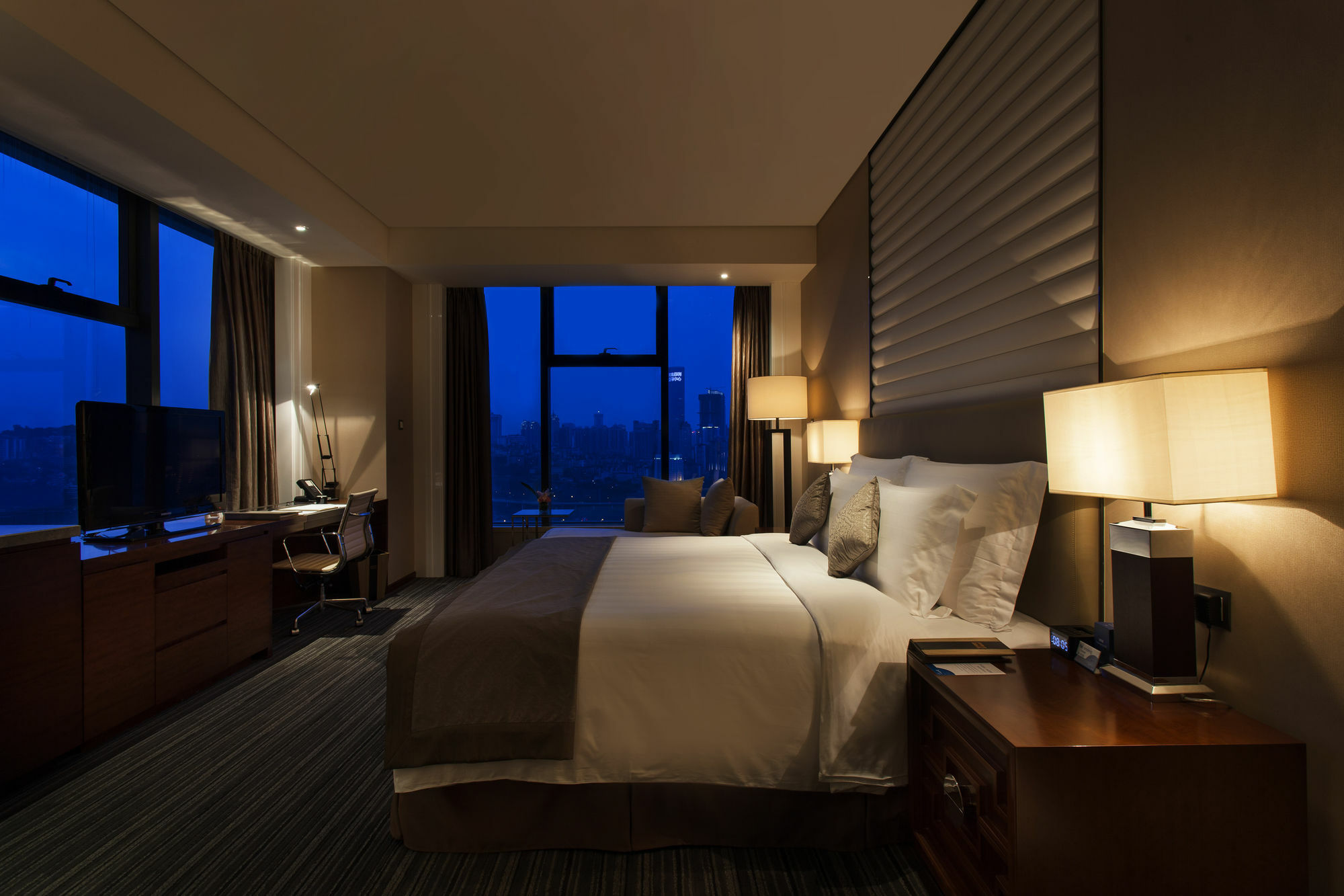 Radisson Blu Plaza Chongqing - Free 2 Bottle Of Local Beer Per Room During Stay Exterior foto