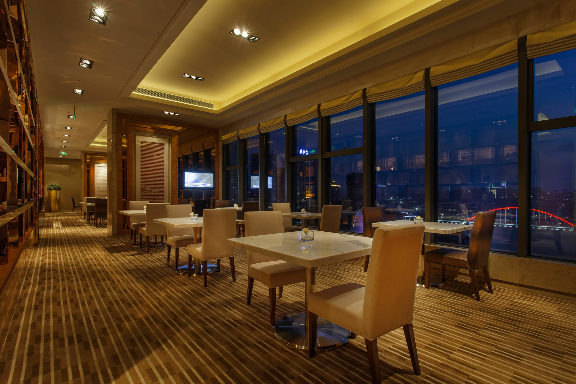 Radisson Blu Plaza Chongqing - Free 2 Bottle Of Local Beer Per Room During Stay Exterior foto